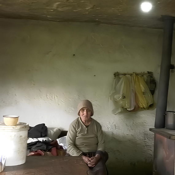 Sestri i bratu, Bibi i Nenadu je POTREBNA POMOĆ! Žive bez vode, u strašnim uslovima - kuća se RASPADA, a oni su na IVICI EGZISTENCIJE (VIDEO)