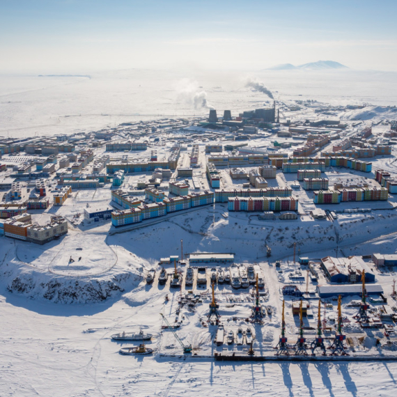 Priča o odgoju 22 DECE U NAJHLADNIJEM GRADU na svetu sve je ostavilo bez teksta: Dan počinju REZANJEM LEDA u okolini...