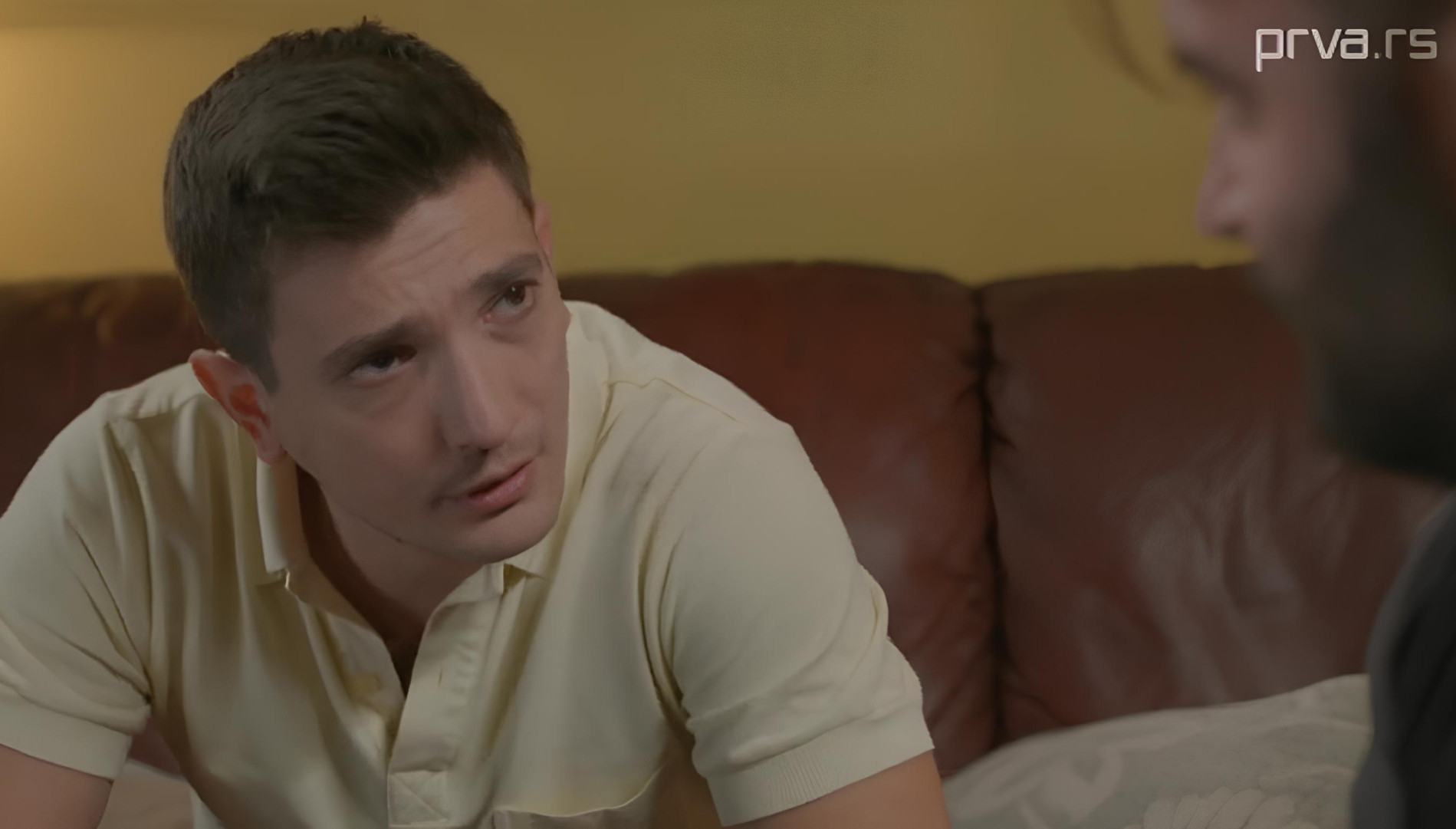 Urgentni centar - Četvrtak, 16. januar - Predić unosi pištolj, a u tome mu pomaže Damjan