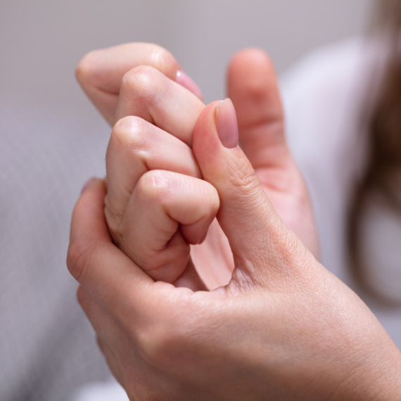 DOKTOR REŠIO NEDOUMICU MNOGIH LJUDI! Evo da li je "KRCKANJE" PRSTIJU opasno po zdravlje