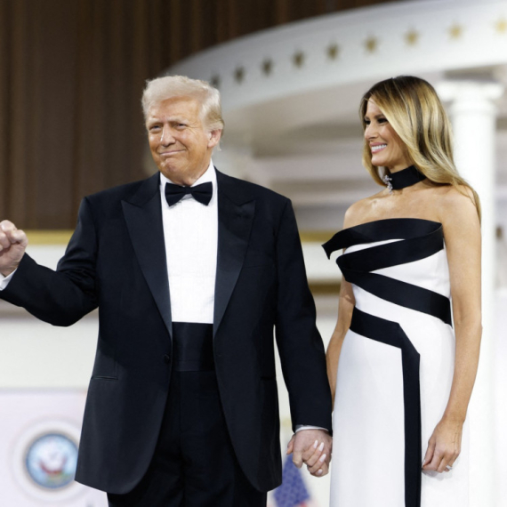 Melanija Tramp blistala u toaleti, a onda se Ivanka pojavila i SVIMA SU "PALE VILICE"! (FOTO)
