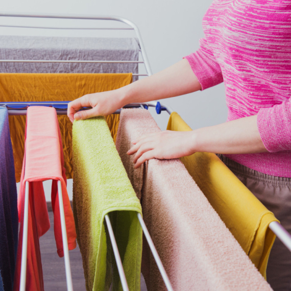 Primenite ovaj TRIK i veš će vam se SUŠITI MNOGO BRŽE, čak i zimi! (VIDEO)