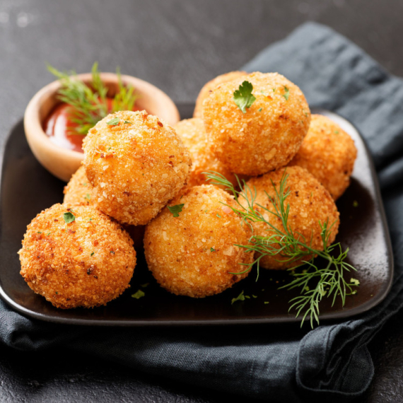 Recept dana: Kuglice od krompira punjene sirom - zalogaji koji pucketaju pod prstima i tope se u ustima