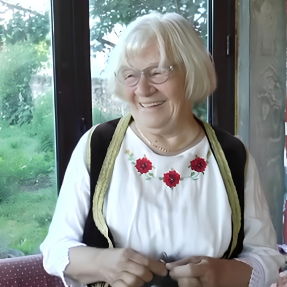 "Doći će vreme da te igle izdržavaju!" Baka Milica je iz siromaštva počela da plete sa samo 10 godina, a sada i u OSMOJ DECENIJI neguje svoju strast i poziv