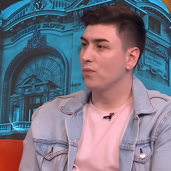 Osmeh na bini, teskoba u 4 zida! Mladi pevač otkrio KAKO se borio sa polu-depresijom i anksioznošću "To je bio ROLERKOSTER EMOCIJA"
