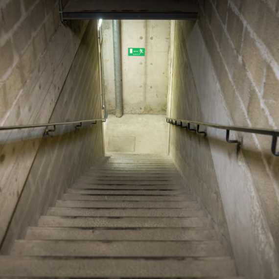 Ko se stara o zajedničkim prostorijama u zgradi? Da li UPRAVNIK sme da ulazi u vaš PODRUM?