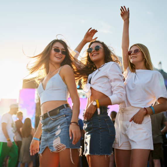 DNEVNI HOROSKOP ZA NEDELJU 31. AVGUST: Jarčevi su ŽELJNI PROVODA, Rakovi okrenuti ka PORODICI, Ovnovi bi trebalo da SPUSTE LOPTU