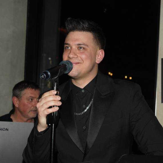 Bio je drugi u "Zvezdama Granda", povukao se sa estrade, pa oženio ćerku POZNATE PEVAČICE!