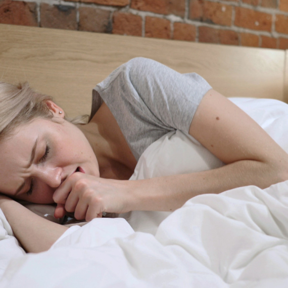 Luk pored glave, slaninica oko vrata... Da li ste čuli za ove NARODNE RECEPTE protiv kašlja?