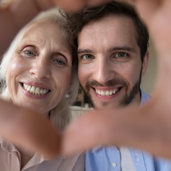 Upoznali se na SAHRANI njenog sina kad mu je bilo 18, a njoj 71 godina: Ljubav koja je završila brakom za samo 14 dana