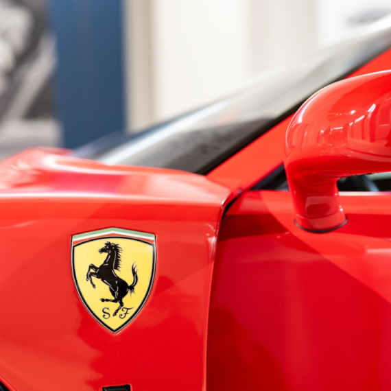 Svi znate za Ferarijev LOGO NA KOJEM JE KONJ, ali malo ko zna da se iza njega krije NEVEROVATNA PRIČA!