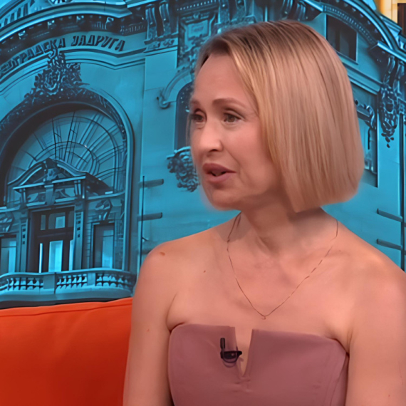 "Odjednom sam čula taj neki zvuk, neobičan, isprekidan, kao neko ječanje"; Maja je HEROINA NACIJE - pronašla je BEBU pored kontejnera i spasila je od smrti!