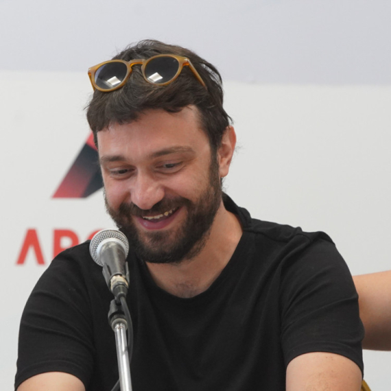 Rade Ćosić je prišao OVOJ GLUMICI pre nego što su postali poznati: Posle MNOGO GODINA sreli su se na setu!