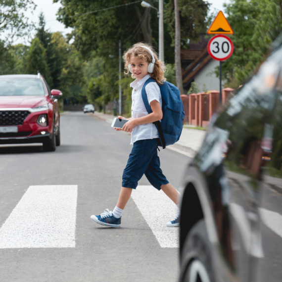 Kako naučiti decu da bezbedno stignu do škole? Ove stvari su KLJUČNE!