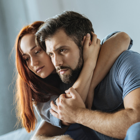 Sve je kako treba, a vi ipak osećate STREPNJU I STRAH? Psiholog otkriva ZAŠTO SABOTIRATE vašu vezu