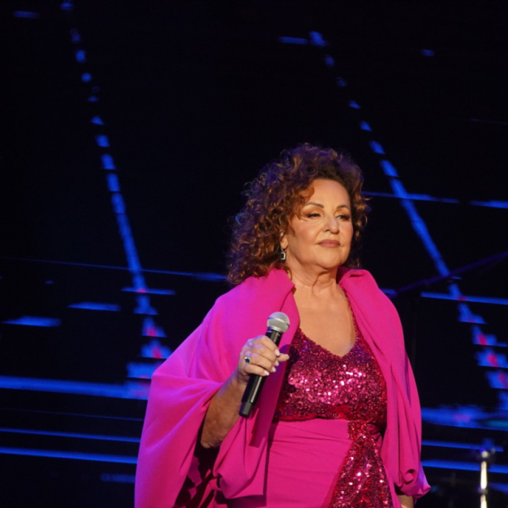 Ana Bekuta na koncertu u Beogradu otpevala 50 PESAMA, a OVE kolege su je bodrile IZ PRVIH REDOVA!