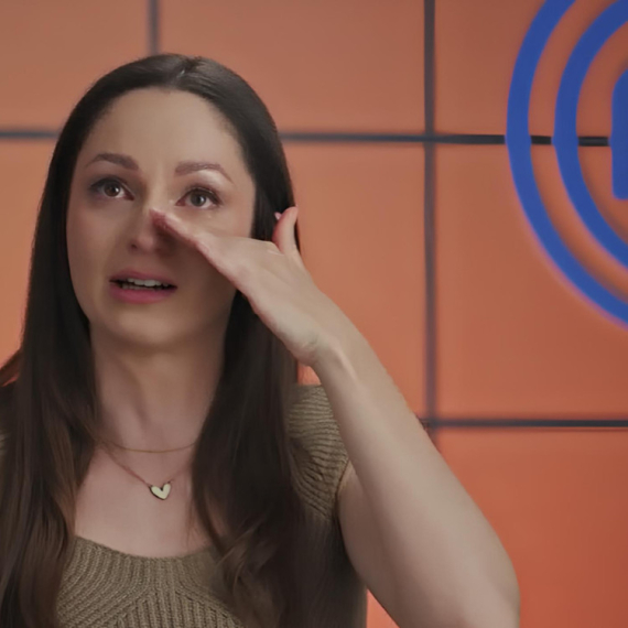 Sudije pronašle RIBLJE KOŠČICE u jelu takmičarke: Posle komentara završila u SUZAMA