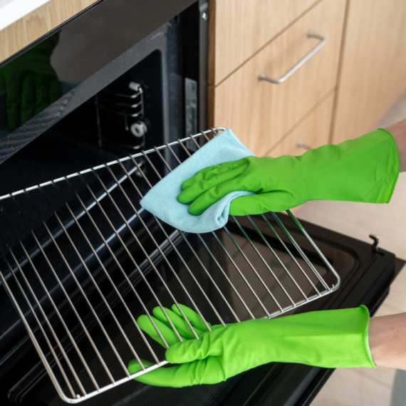 Jednostavni trikovi uz pomoć kojih će vaša rerna PONOVO DA ZABLISTA: Ribanje je svedeno na minimum, a rezultat je besprekoran