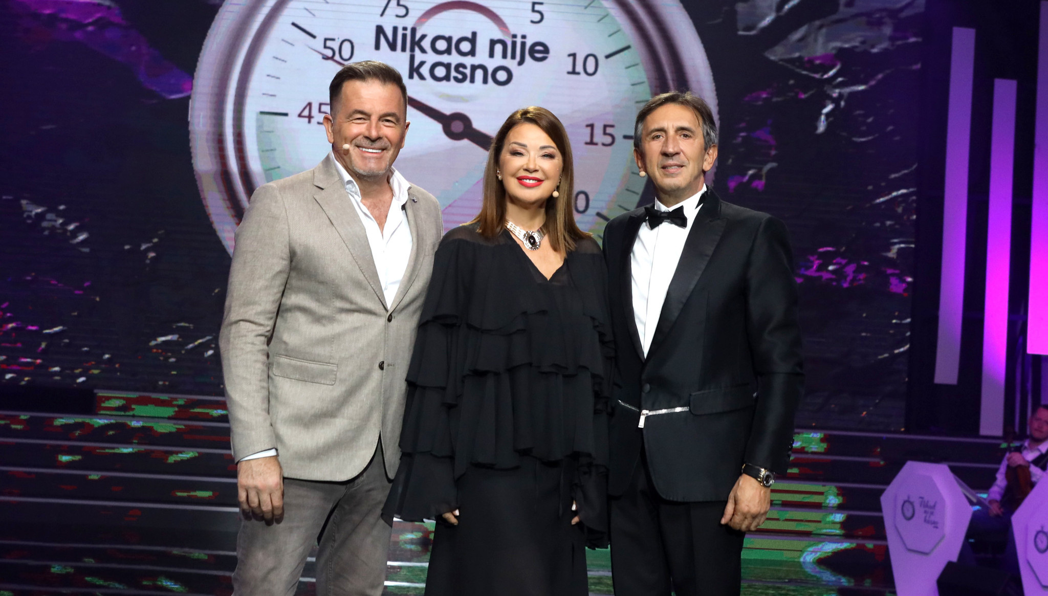 Nikad nije kasno - Nedelja, 21. septembar - Članovi ekipe imaju najlepši razlog za slavlje na početku sezone