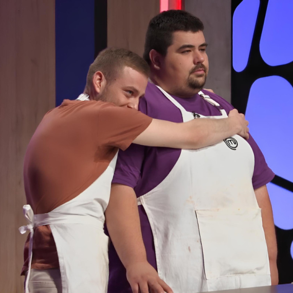 Nikolina koreografija nasmejala ceo studio! Grli Srđana, a oduševljena Ljubica traži reprizu: Hajde ponovite još jednom, molim vas...