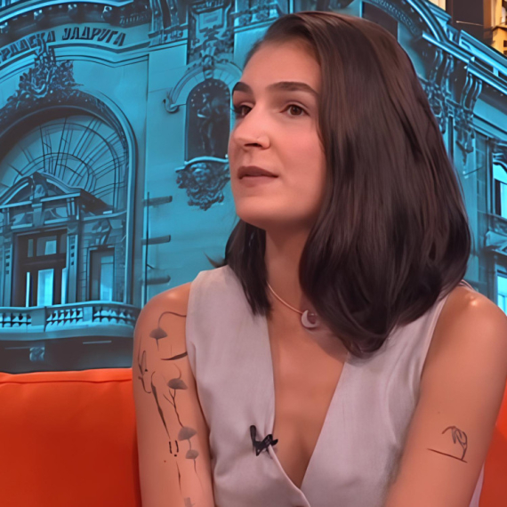 "Mislila sam da će trenutak kada mi je OPALA KOSA biti najteži, ali ipak..." Selena je u 24. godini dobila RAK JAJNIKA, sada ima VAŽNU PORUKU ZA ŽENE!