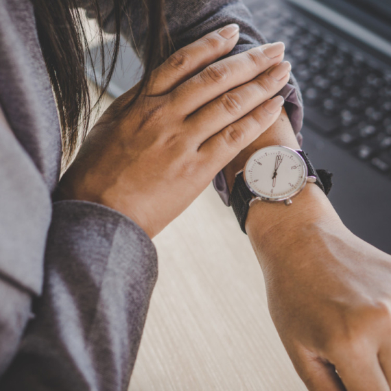 HOROSKOP ZA ČETVRTAK, 25. SEPTEMBAR: Rakovi mogu imati PROBLEM zbog KAŠNJENJA, Strelčevi dolaze u kontakt s PRORAČUNATIM LJUDIMA i trebalo bi da se PAZE!