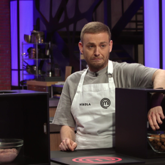 “DLAKAVO JE!” Dok takmičari nastavljaju sa pogađanjem, sudija Filip umire od SMEHA