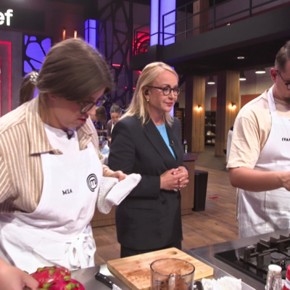 Delovalo je da je čak i Ljubici NEPRIJATNO! Umesto da rade kao tim, Mia tera po svom!