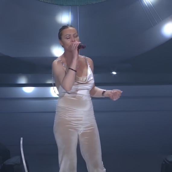 "Najteže je sahraniti svoje dete": Takmičarka iz "Nikad nije kasno" RASPLAKALA sve svojom životnom pričom