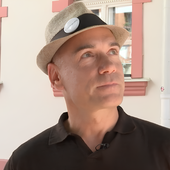 Napustio gimnaziju, pravio nestašluke, ali i pronašao PRIJATELJSTVO za ceo život! Srđan Timarov otkrio ZANIMLJIVE DETALJE iz školskih dana