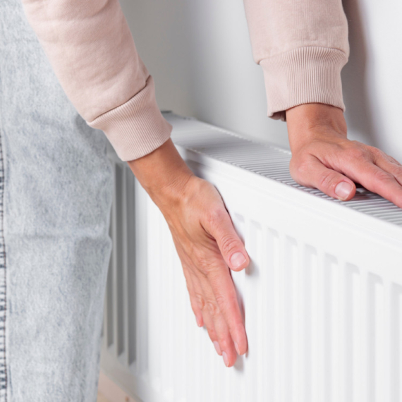 BRZA I JEFTINA METODA! Evo kako da POBOLJŠATE GREJANJE - stavite jednu stvar blizu radijatora i odmah ćete osetiti razliku