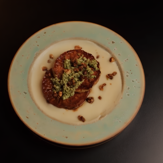 Bukvalno se topi u ustima! Evo kako da napravite karamelizovani celer na pireu od jabuka