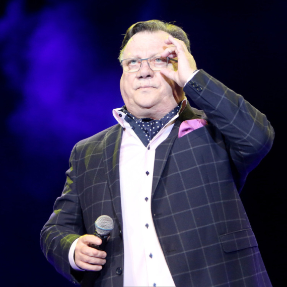 "On odmah ode na banku i da ti 10.000 maraka, takav je bio" Građani se oprostili od Halida Bešlića