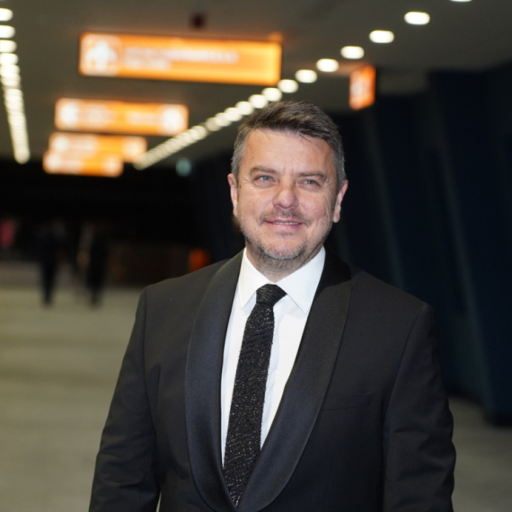 "HALID JE USPEO DA SNIMI STROFU I REFREN" Boris Režak je napisao pesmu Halidu Bešliću