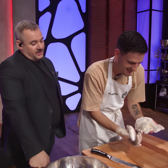 Vladimiru zbog POVREDE ruka umotana u ZAVOJ: Evo šta se desilo