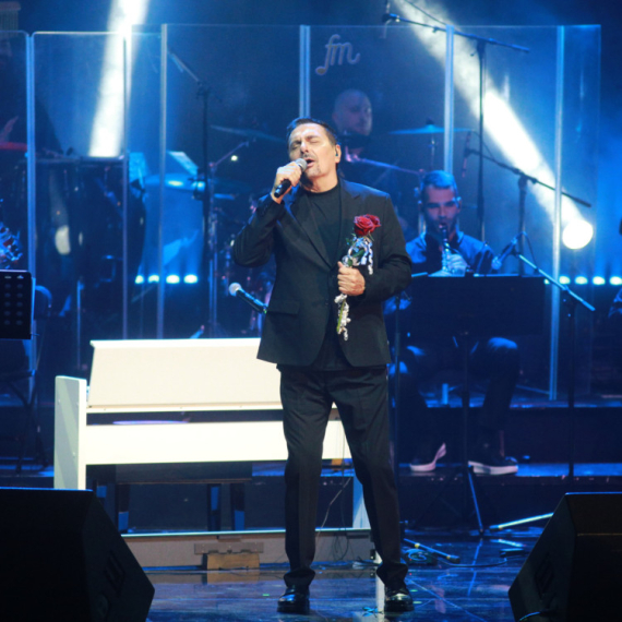 Zvezde Granda iznenadile Kebu na koncertu – nije mogao da veruje šta su IZNELI NA BINU!