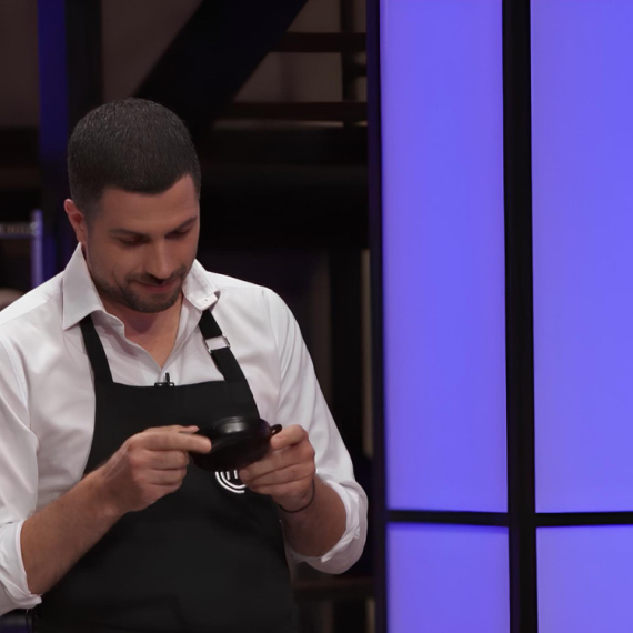 Takmičari podigli KUTIJE IZNENAĐENJA, a onda je usledio ŠOK: „Set za barbike“