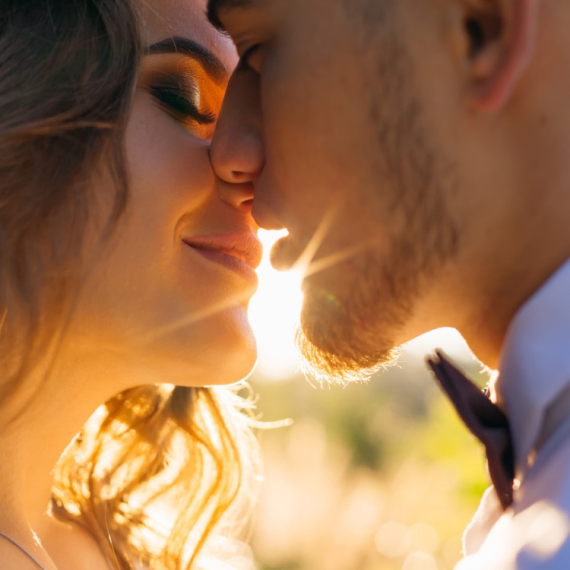 NEDELJNI HOROSKOP OD 20. DO 26. OKTOBRA: Vage se zaljubljuju; Bikovi su okruženi LJUBAVNIM PRILIKAMA, a Lavovi imaju MANJE TROŠKOVA nego inače