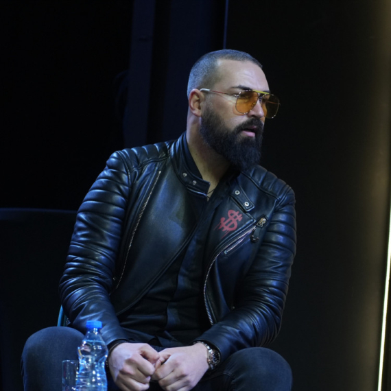 Došao na audiciju za "Zvezde Granda" kao na "after party"! Hit priča pevača o susretu sa Sašom Popovićem: „Bila je srča do kolena“