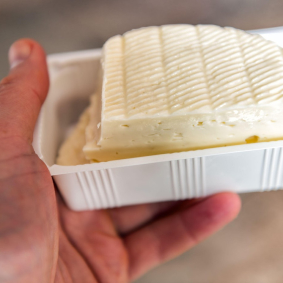 4 tipa namirnica koje NE BI TREBALO da čuvate u PLASTIČNIM POSUDAMA