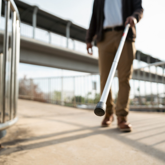 ČAK 50 GODINA SE PRETVARAO DA JE SLEP! Muškarac uzeo OZBILJNE PARE od države, a evo KAKO je uhvaćen!