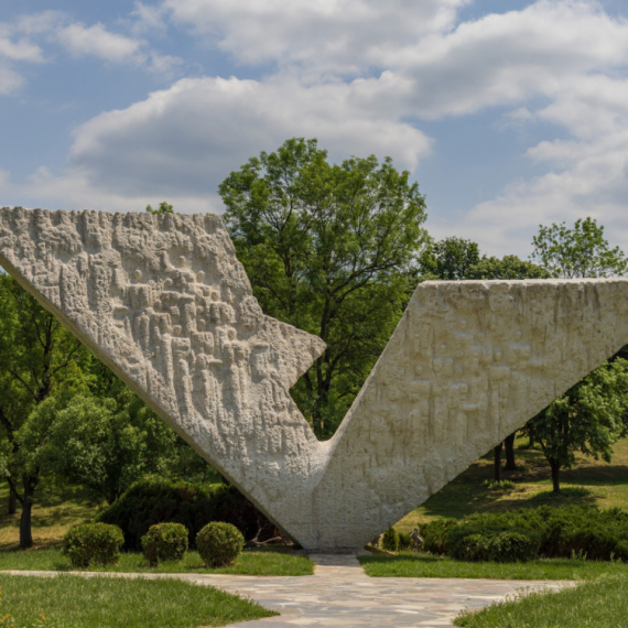 Danas je Dan sećanja na srpske žrtve u Drugom svetskom ratu i tragedije u Kragujevcu