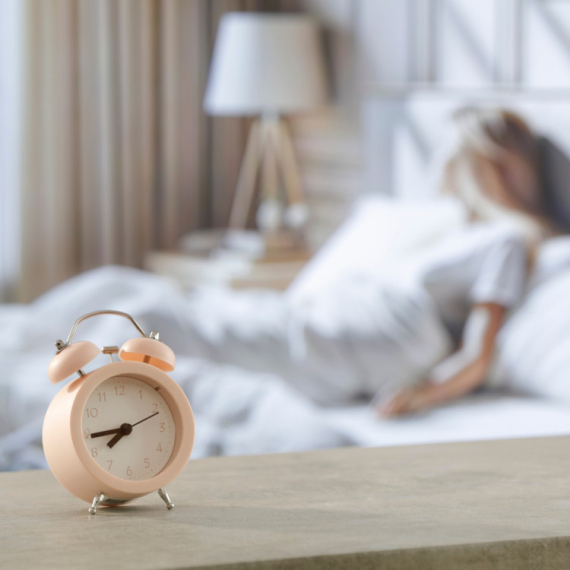 Budite se par minuta pre alarma? Nauka otkrila ZAŠTO se to događa