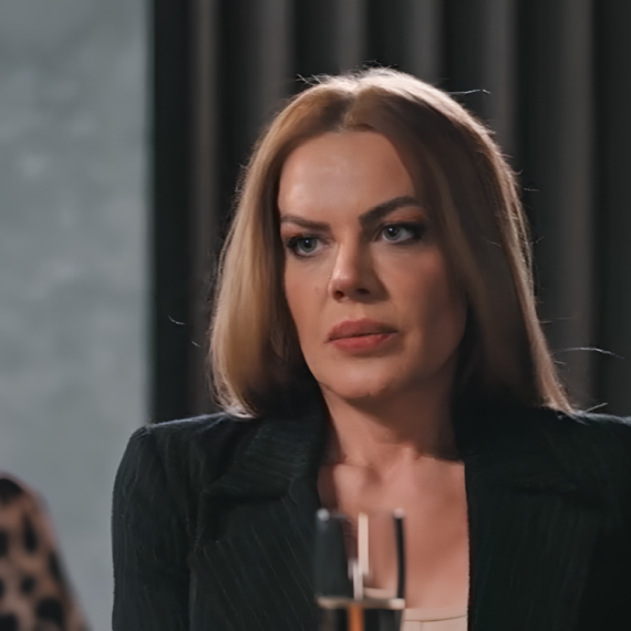 Igra sudbine: Strast i osveta - Sreda, 22. oktobar - Sara prisluškuje Maksimov razgovor sa Komarcem