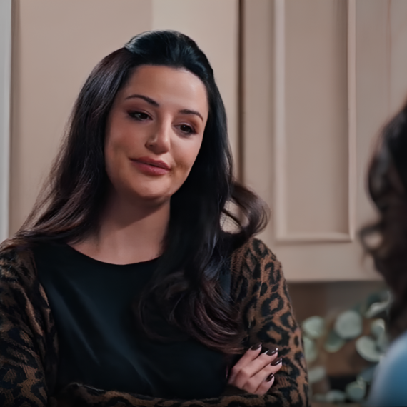 Igra sudbine: Strast i osveta - Četvrtak, 23. oktobar - Gabrijela i Biljana spremaju Aleksinu omiljenu tortu