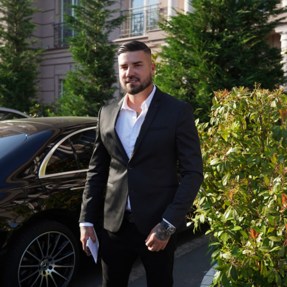 MC Stojan se TAJNO OŽENIO: Pevač mladu u naručju izneo iz sale (FOTO)