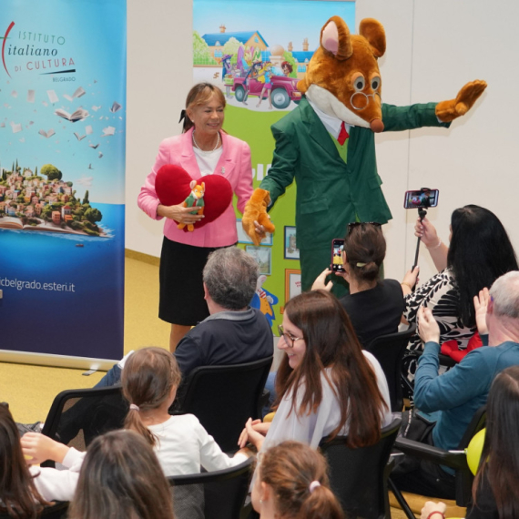 Fantastičan doček Elizabete Dami na Beogradskom sajmu knjiga