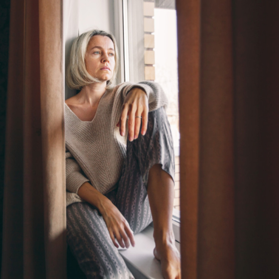 6 znakova da je žena počela da STARI, a nemaju veze sa borama ili sedom kosom!