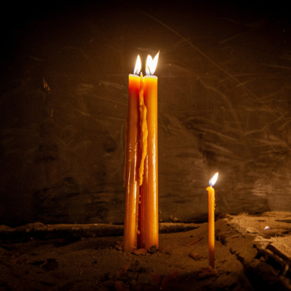 Danas su MITROVSKE ZADUŠNICE, jedan od najvećih praznika posvećen MRTVIMA: Evo šta treba da nosite na groblje, a jednu stvar NIKAKO NE SMETE DA RADITE