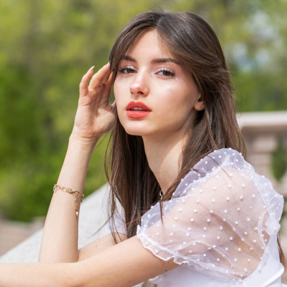 Nemojte da vas lažu! Svako može da ima ŠIŠKE, samo je potrebno da ih birate po OBLIKU LICA - evo i kako!